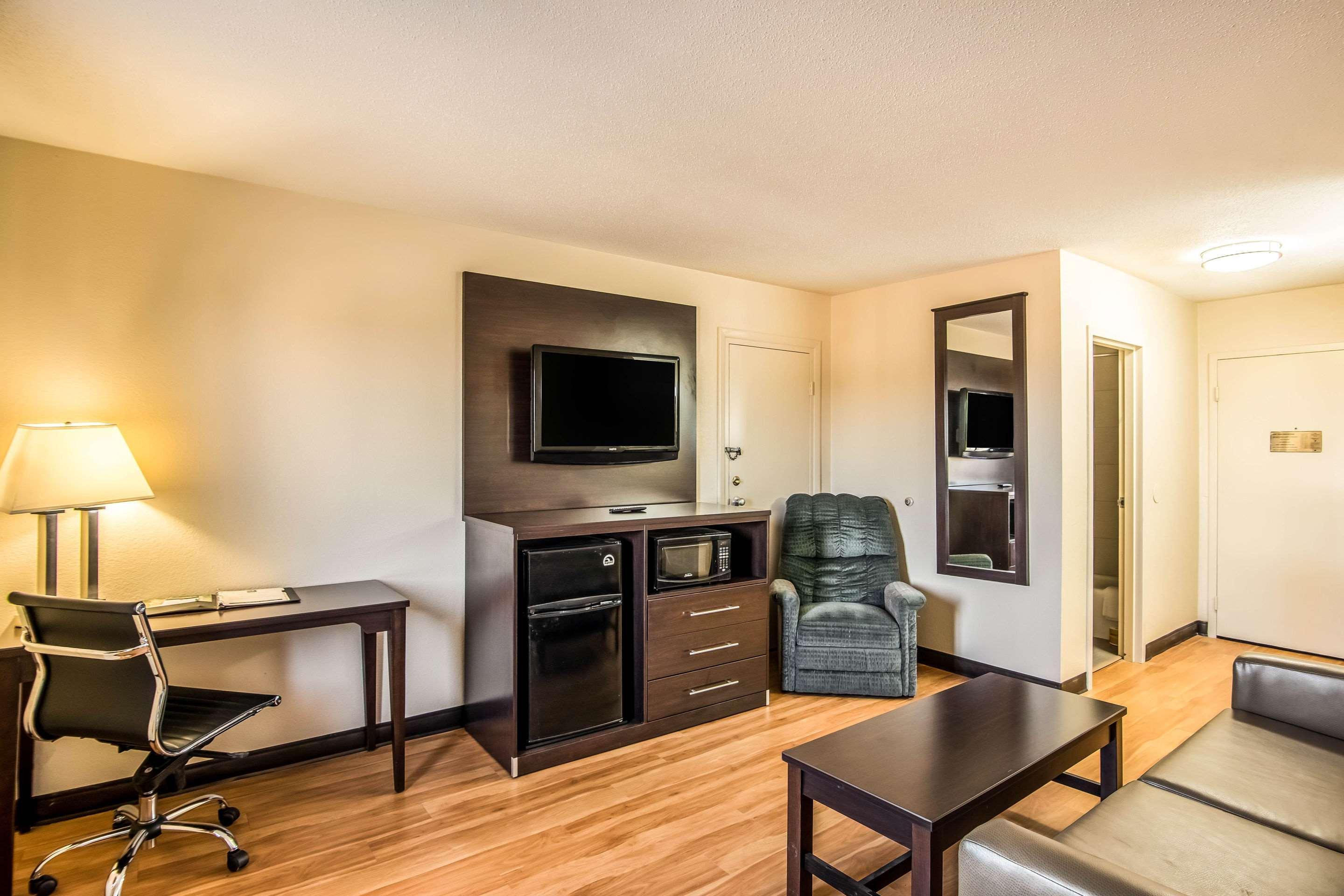Colby Inn And Suites 외부 사진