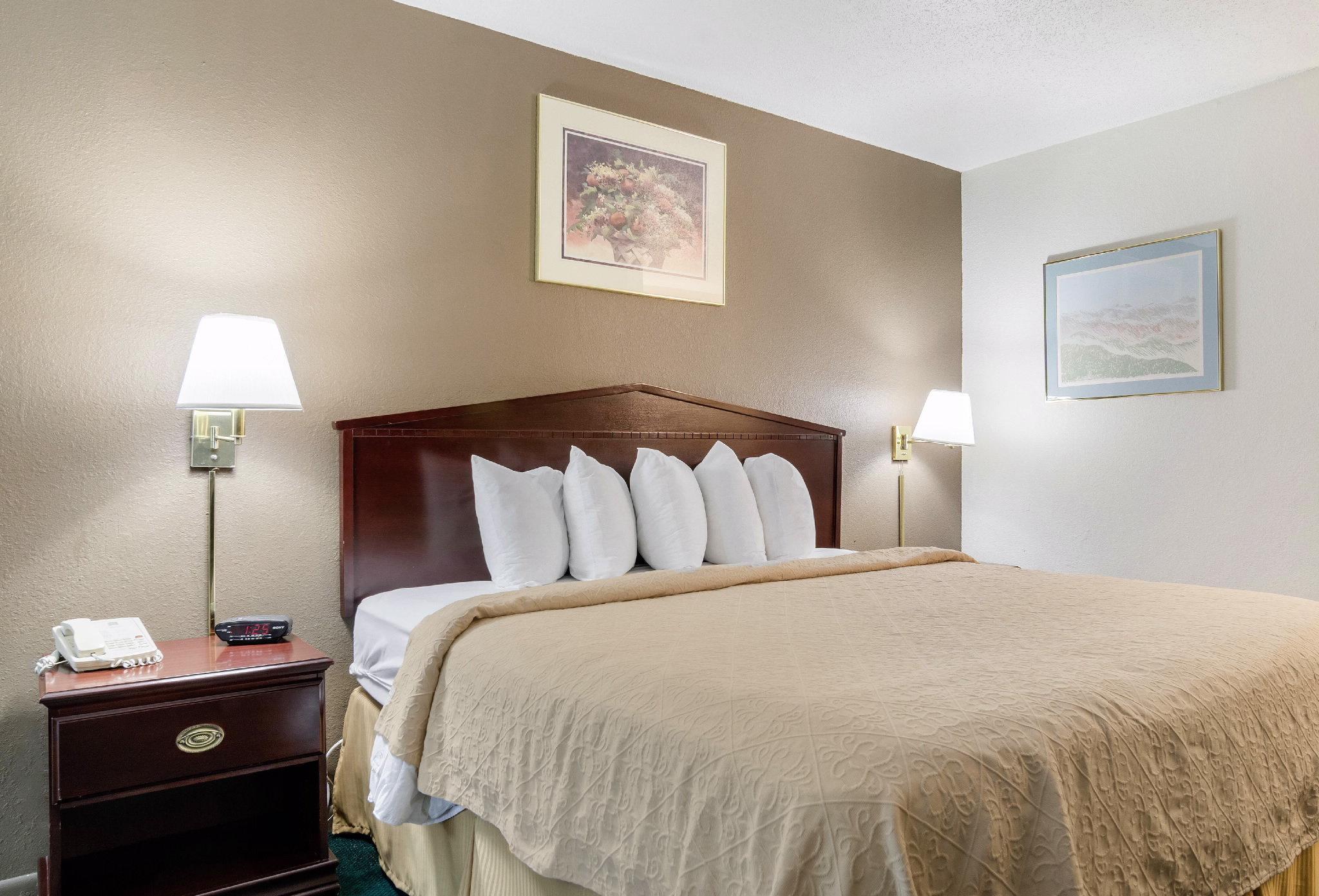 Colby Inn And Suites 외부 사진