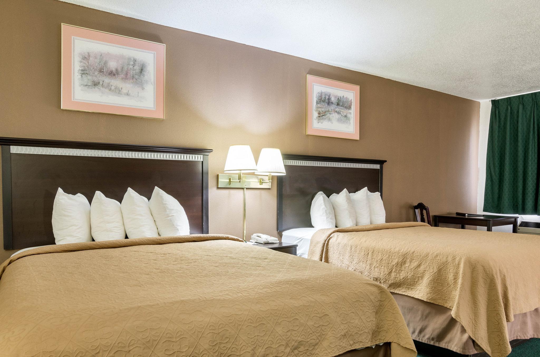 Colby Inn And Suites 외부 사진