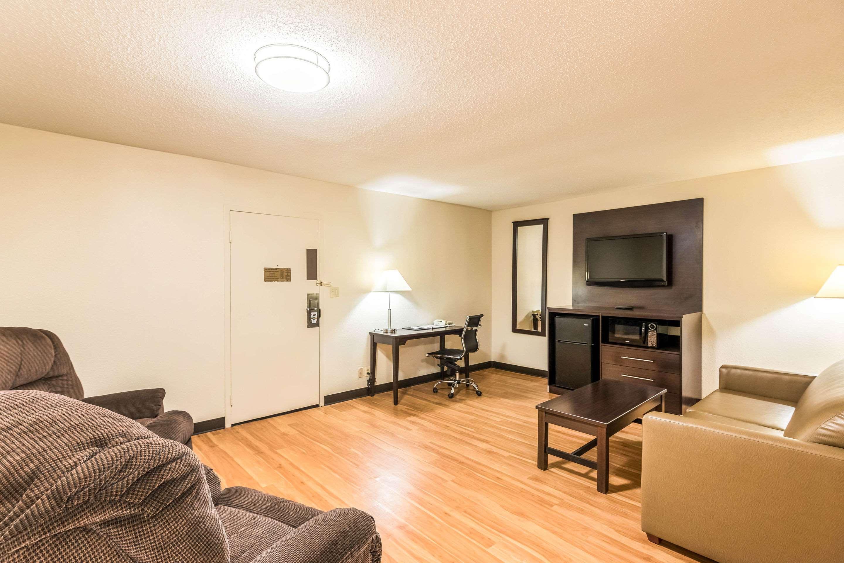 Colby Inn And Suites 외부 사진