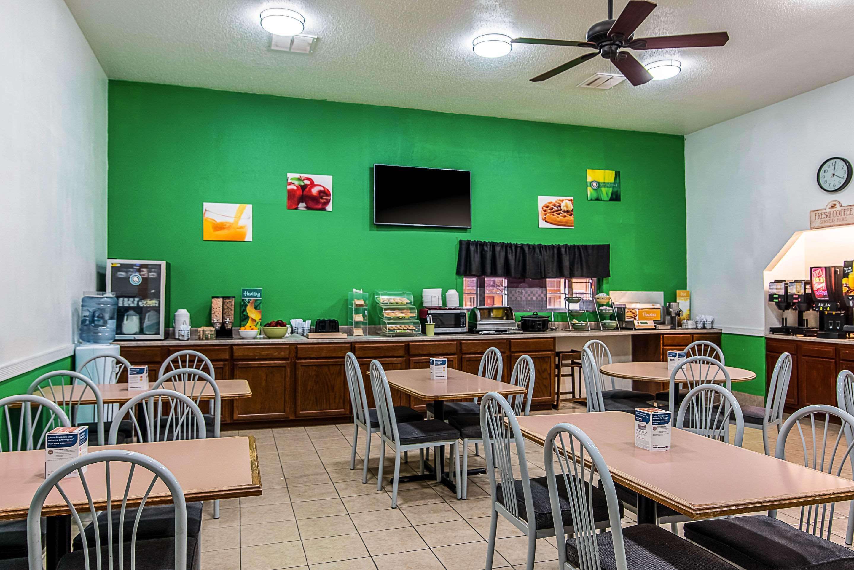 Colby Inn And Suites 외부 사진