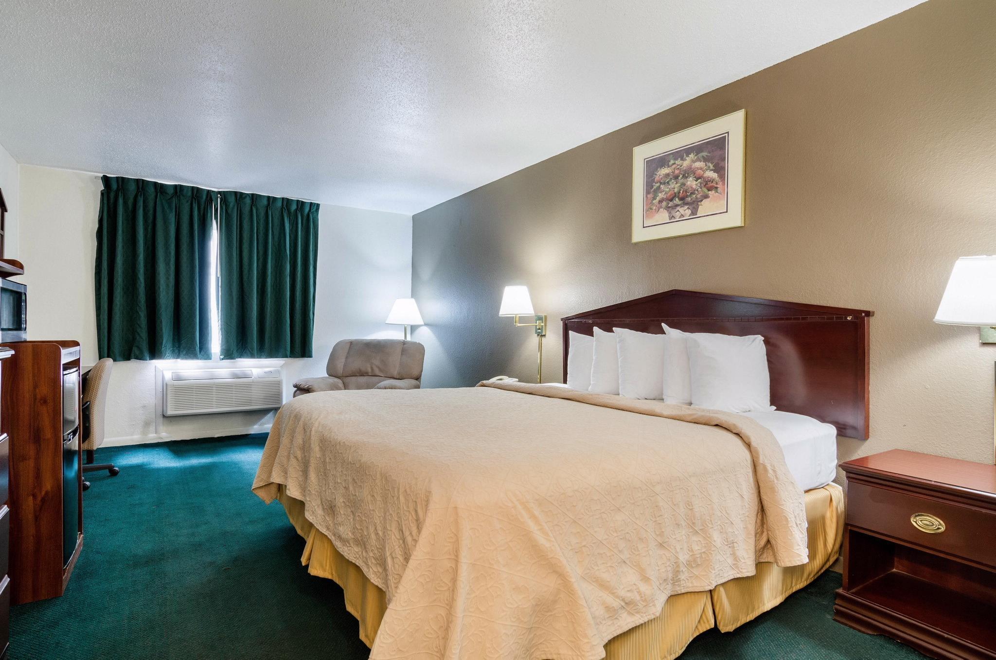 Colby Inn And Suites 외부 사진