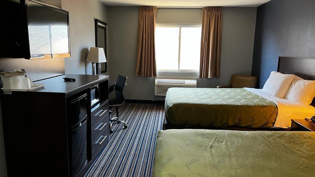 Colby Inn And Suites 외부 사진