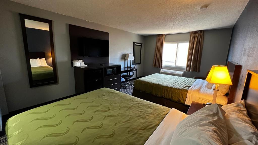 Colby Inn And Suites 외부 사진