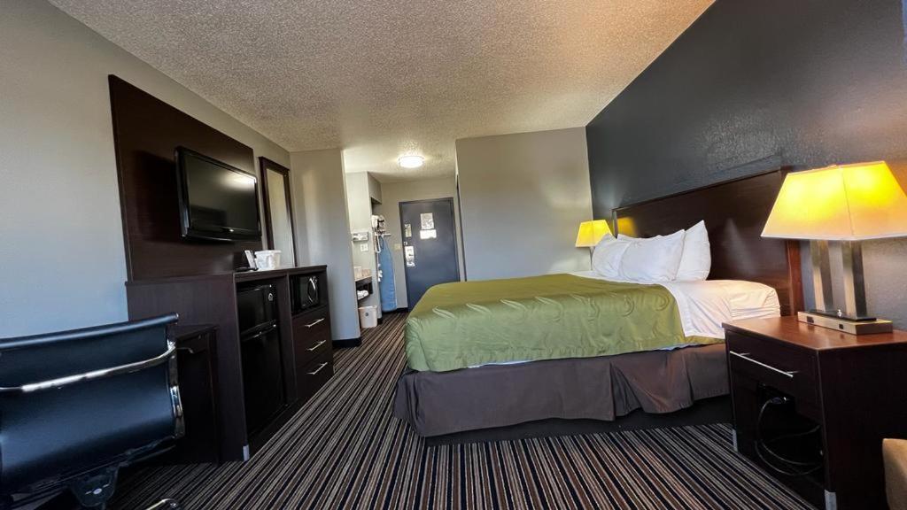 Colby Inn And Suites 외부 사진