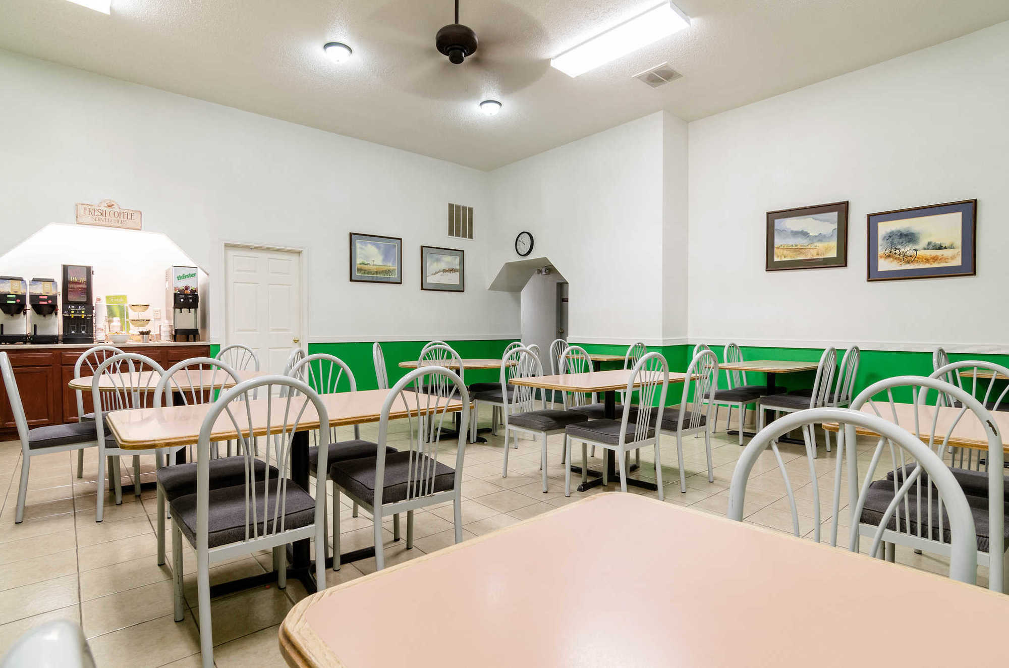 Colby Inn And Suites 시설 사진