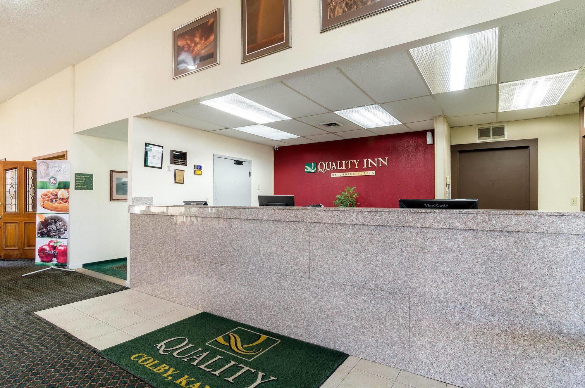 Colby Inn And Suites 외부 사진