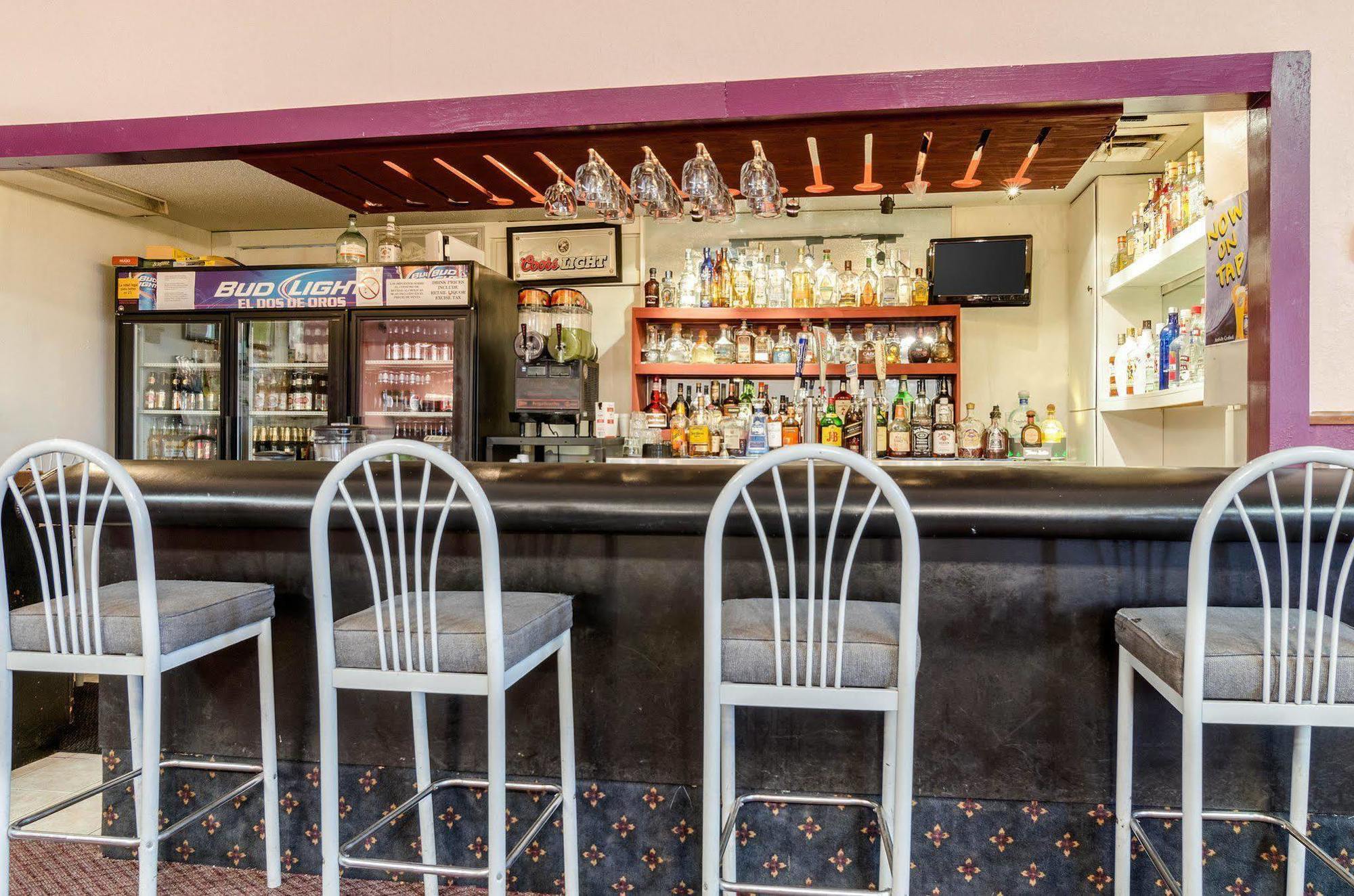 Colby Inn And Suites 외부 사진